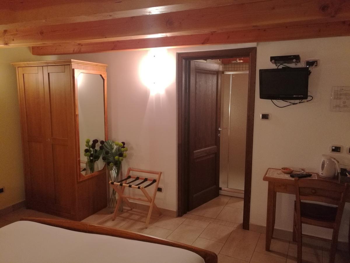 B&B La Maison D' Amelie Camere E Appartamenti Fenis Dış mekan fotoğraf