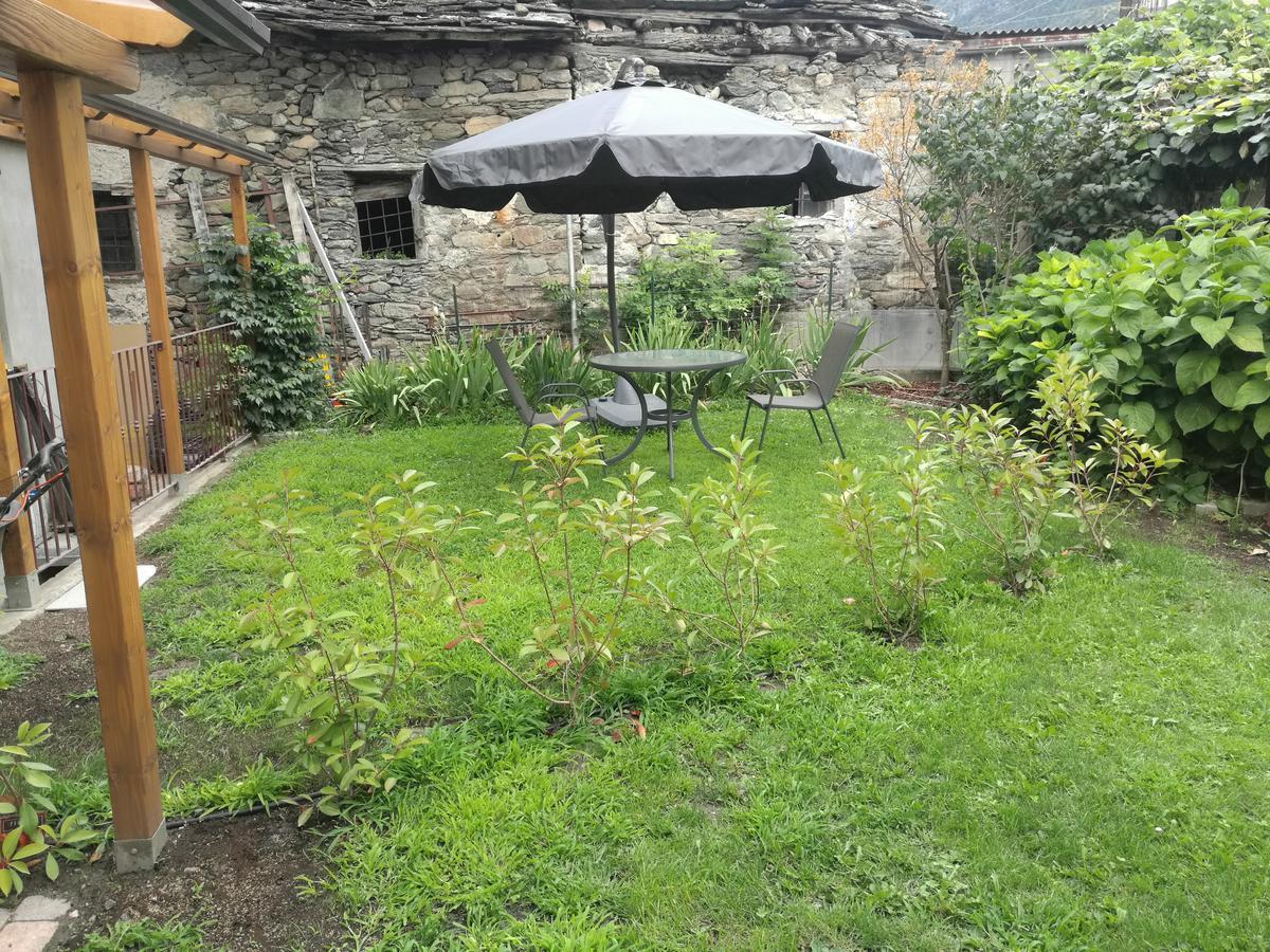 B&B La Maison D' Amelie Camere E Appartamenti Fenis Dış mekan fotoğraf